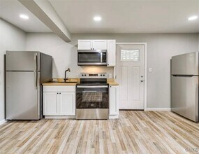 276 Lakeshore Rd in Oswego, NY - Building Photo - Building Photo