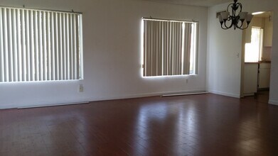 10123 Hanna Ave in Chatsworth, CA - Building Photo - Building Photo