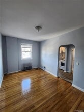 36 Hillside Ave., Unit 4 in Williston Park, NY - Building Photo - Building Photo