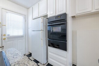 370 Peachtree Hills Ave NE in Atlanta, GA - Building Photo - Building Photo