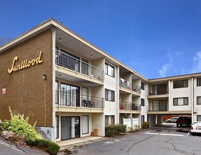 Sunwood Apartments in Burien, WA - Building Photo