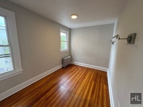 Park Hill Ave, Yonkers, Unit 2 in Yonkers, NY - Building Photo - Building Photo