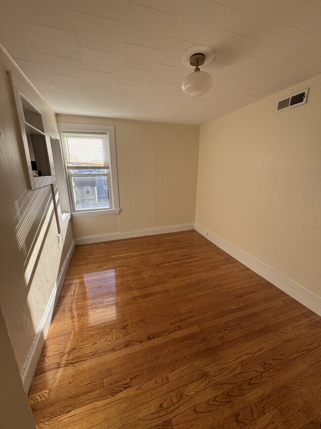 30 Hanson St, Unit 3 in Somerville, MA - Foto de edificio - Building Photo