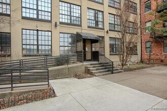 6533 E Jefferson Ave, Unit 421 in Detroit, MI - Building Photo - Building Photo