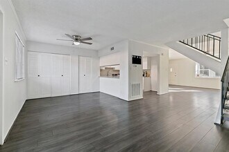 2324 Shadowdale Dr in Houston, TX - Building Photo - Building Photo