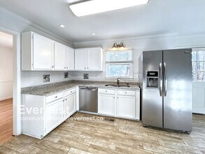 405 Revere Ct in Woodstock, GA - Foto de edificio - Building Photo