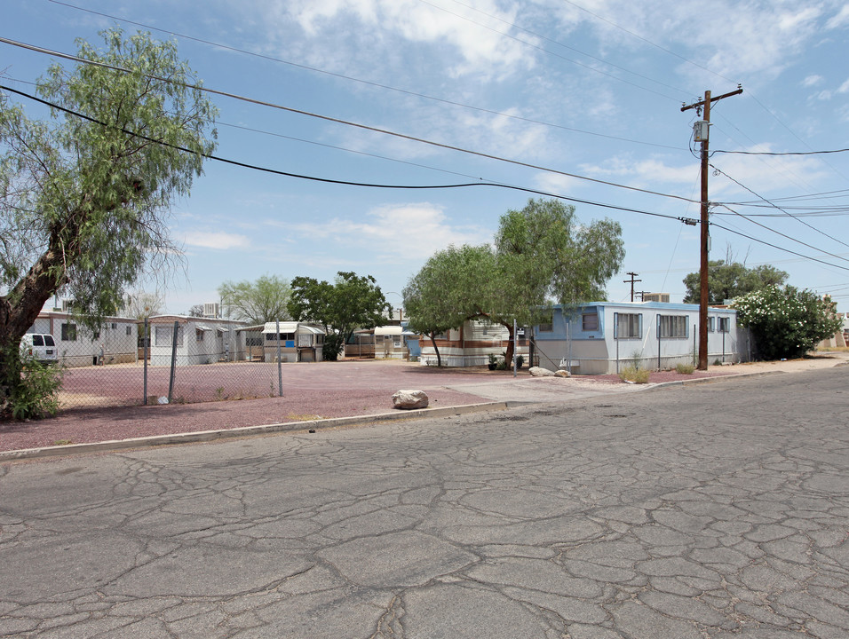 99 E Palmdale St in Tucson, AZ - Foto de edificio