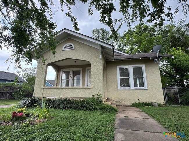 507 N Gonzales St in Cuero, TX - Building Photo - Building Photo