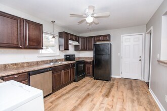 9275 Hickory St in Norfolk, VA - Building Photo - Building Photo