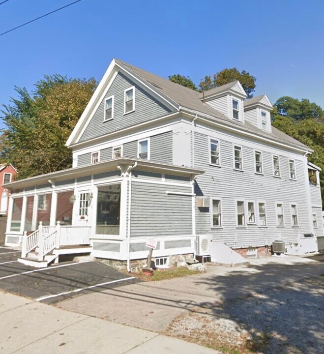 1026 Chestnut St, Unit 2B in Newton, MA - Building Photo