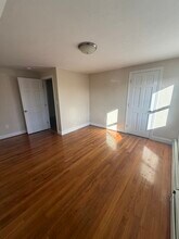 30 Newhall St, Unit #1 in Malden, MA - Foto de edificio - Building Photo