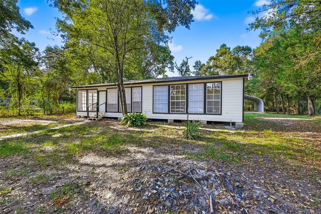property at 16643 Lake Cir