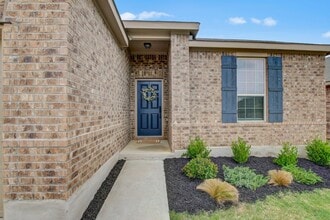 165 Pivot Dr in Taylor, TX - Building Photo - Building Photo