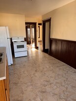 18 Riverview Pl, Unit 3L Apartments