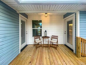 5990 W Bay Point Dr in Pensacola, FL - Building Photo - Building Photo