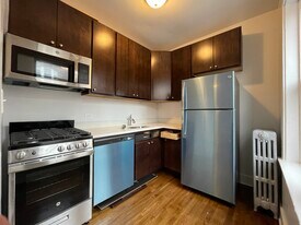 1544 N Kedzie Ave, Unit 1G in Chicago, IL - Building Photo