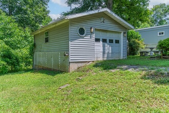 220 Lakeshore Dr in Mammoth Cave, KY - Building Photo - Building Photo