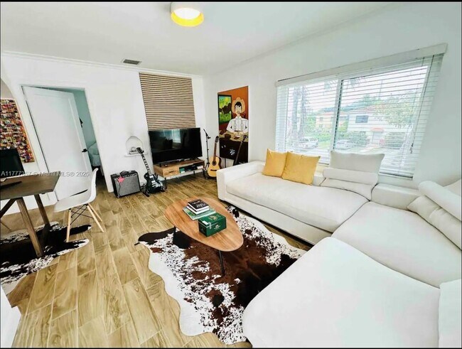 3523 SW 16th St in Miami, FL - Building Photo - Building Photo