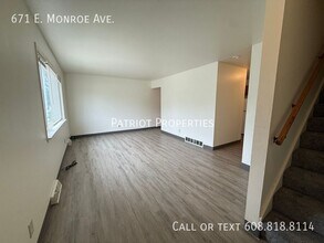 671 E Monroe Ave in Hartford, WI - Building Photo - Building Photo