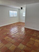 400 SE 3rd Ave in Hallandale Beach, FL - Building Photo