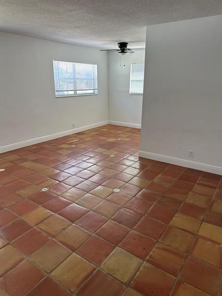 400 SE 3rd Ave in Hallandale Beach, FL - Building Photo