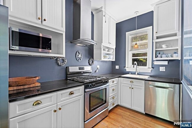 81 Franklin St, Unit 83 in Englewood, NJ - Foto de edificio - Building Photo
