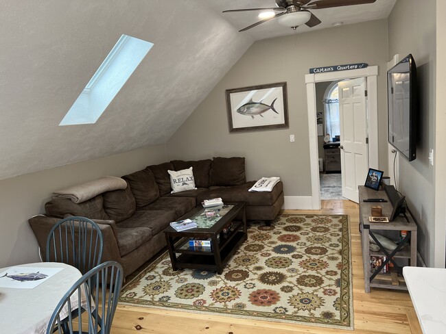 45 Low St, Unit B in Newbury, MA - Building Photo - Building Photo