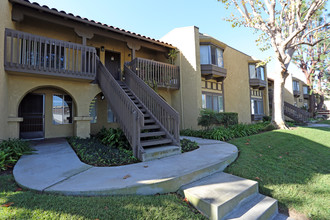 Huntington Meadows in Huntington Beach, CA - Foto de edificio - Building Photo