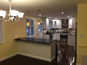 793 Dedham St in Newton, MA - Building Photo - Building Photo