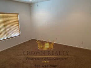 1450 Clarete Ave in Tulare, CA - Building Photo - Building Photo