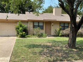 12810 Hymeadow Dr in Austin, TX - Building Photo