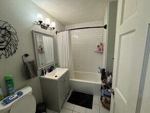 124 London St, Unit 120-3 in Boston, MA - Building Photo - Building Photo