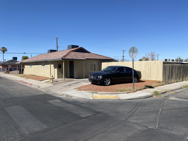 2528 N Bruce St in North Las Vegas, NV - Building Photo - Building Photo