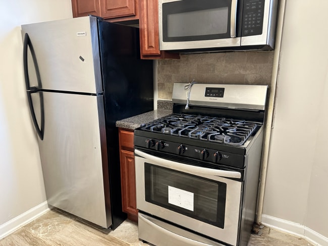 146 Manhattan Ave, Unit 3
