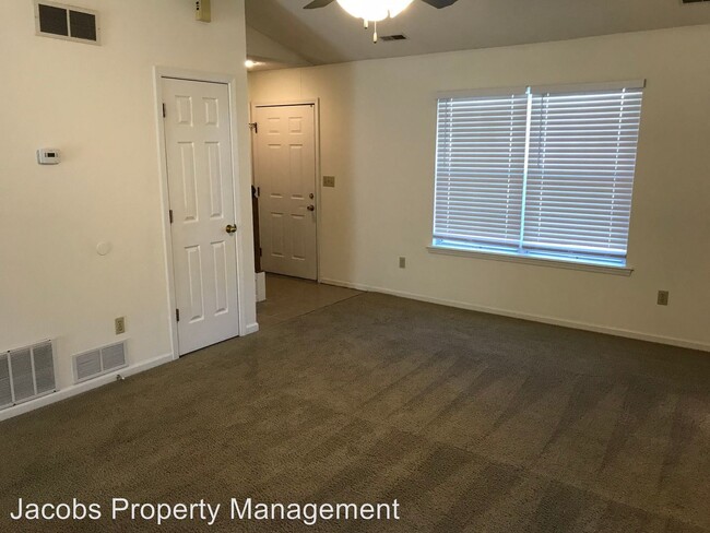 4918 W Millbrook Dr in Columbia, MO - Foto de edificio - Building Photo