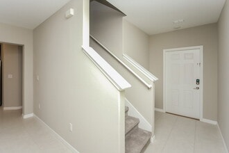 7318 Spring Snowflake Ave in Palm River-Clair Mel, FL - Foto de edificio - Building Photo