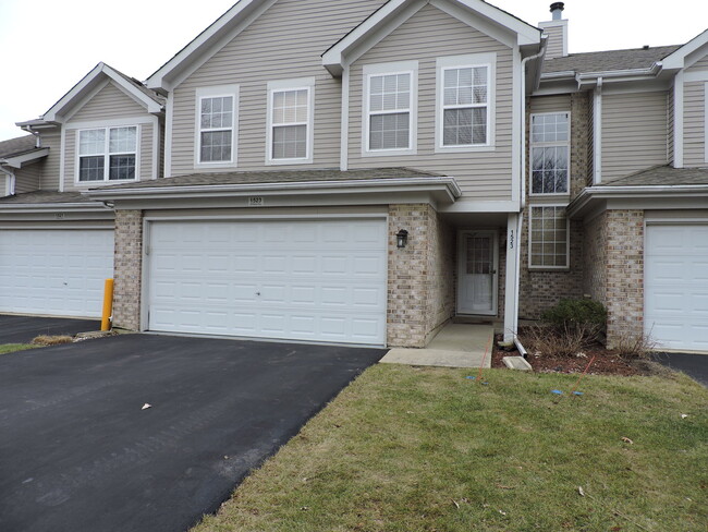 1523 Brittania Way in Roselle, IL - Building Photo - Building Photo