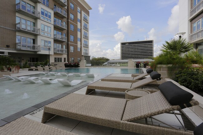 Camden McGowen Station in Houston, TX - Building Photo - Building Photo
