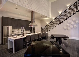 5725 Carnegie Blvd in Charlotte, NC - Building Photo - Building Photo