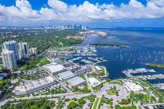 2655 S Bayshore Dr, Unit 1506 in Miami, FL - Building Photo - Building Photo