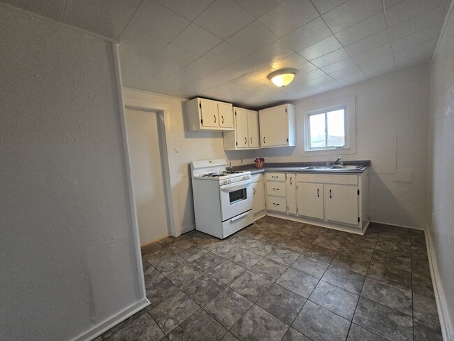 property at 1007 Burtner Rd