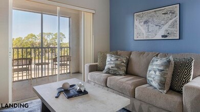 3695 Island Club Dr, Unit 3743-24 in North Port, FL - Foto de edificio - Building Photo