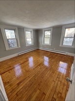 131 Main St in Plaistow, NH - Building Photo