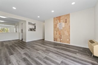 900 N Lakeside Dr in Vernon Hills, IL - Building Photo - Building Photo