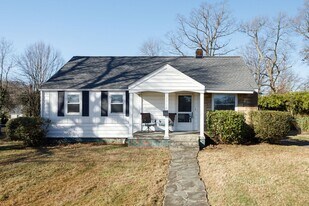 2418 Vernon Rd in Richmond, VA - Building Photo