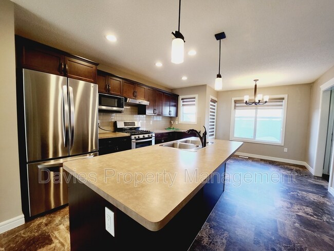 170 Desrochers Gate SW in Edmonton, AB - Building Photo - Building Photo