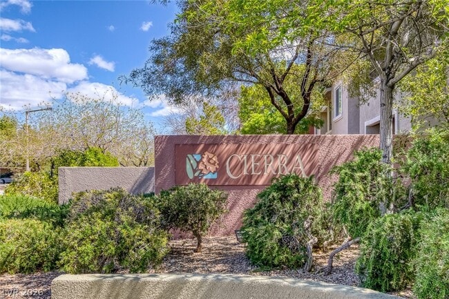 property at 912 Duckhorn Ct