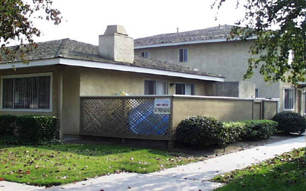 1240 Isleton Pl in Oxnard, CA - Foto de edificio - Building Photo