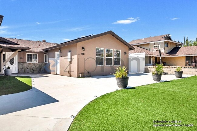 10963 Des Moines Ave in Los Angeles, CA - Building Photo - Building Photo