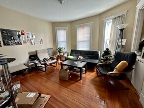 64 Conwell Ave, Unit 3 in Somerville, MA - Building Photo - Building Photo
